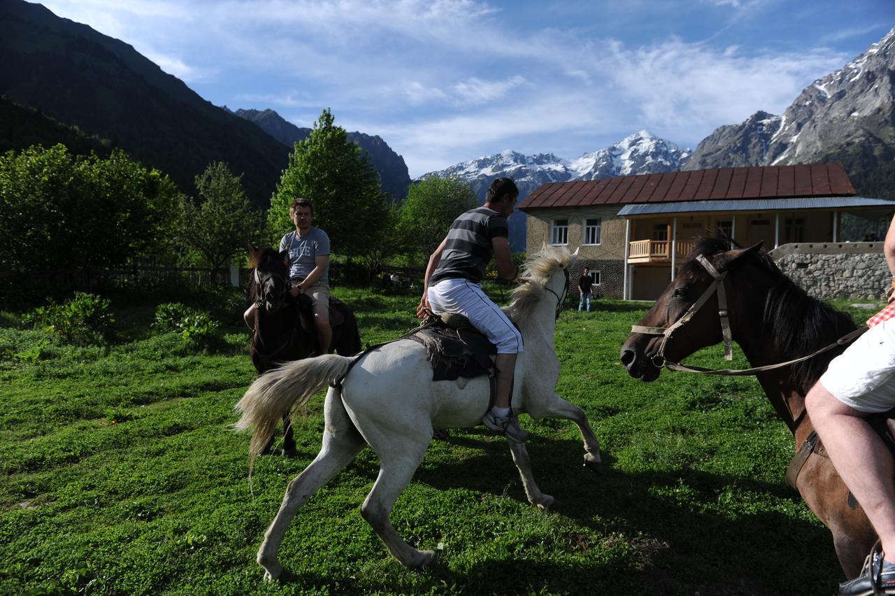 Grand Hotel Ushba Mazeri Bagian luar foto